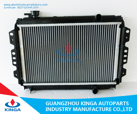 China O radiador automotivo de Suzuki das peças sobresselentes leva a transmissão manual com tanque plástico fornecedor