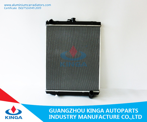 China Substituição clássica do radiador do carro de Toyota Landcruiser com núcleo de alumínio fornecedor