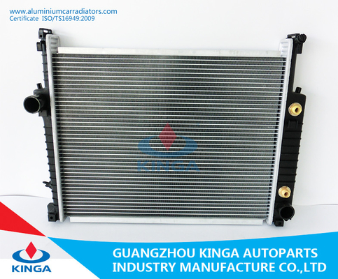 China Radiadores de alumínio 3E36/325TD'90-99 para BMW, radiador feito sob encomenda do carro do desempenho do carro fornecedor