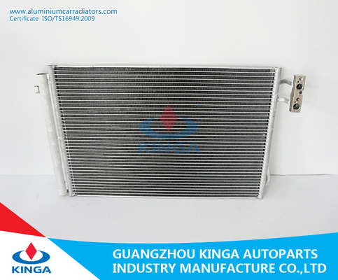 China A água de BMW E90 2004 refrigerou peças de automóvel refrigerando do carro do dispositivo do auto condensador da C.A. fornecedor