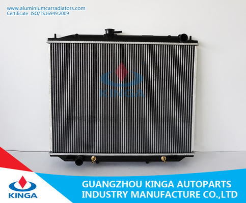China 100% testou o auto radiador de alumínio de Nissan para o CAMINHÃO 1997-2003 de TERRANO 2002/DATSUN em 21450-7F002 fornecedor