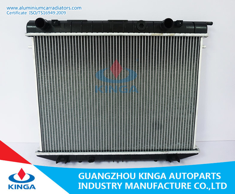 China Auto radiadores de alumínio para Opel FRONTERA peças de automóvel 91-95 de um carro de tanque do plástico fornecedor