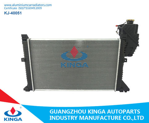 China Auto Benz Sprinter 95-00 do peça sobresselente/o de alumínio do carro dos radiadores no sistema refrigerando do radiador fornecedor