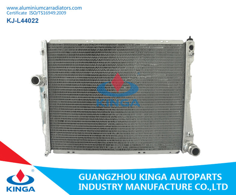 China Radiadores de alumínio de prata do carro/peças sobresselentes de BMW auto para 316/318i'98-02 fornecedor