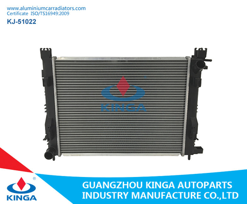 China Os radiadores 2013 de alumínio plásticos do carro do símbolo de Renault comutam o tipo OEM 214100078r fornecedor