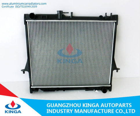 China 2006 radiadores verticais para o tipo do tubo de aleta de Dmax do recolhimento de Isuzu substituem o uso fornecedor