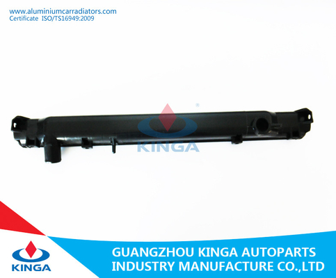 China Tanque plástico do radiador do sistema de refrigeração para Toyota Landcruiser '93-98 FZJ80G EM fornecedor