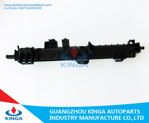China Tanques plásticos do radiador da auto água para o Benz Ml - classe W163 Ml270 '98 EM fornecedor