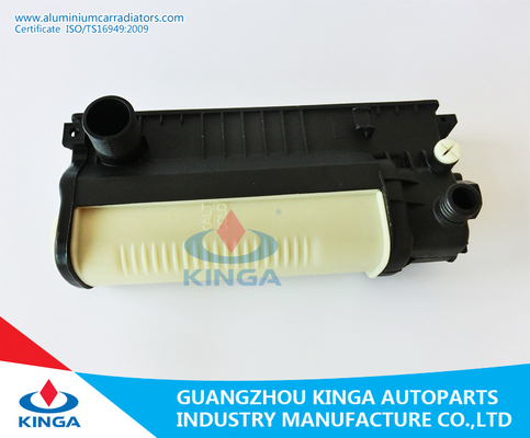 China Transmissão plástica da TA de Bwm 316/318/520/525i da substituição do tanque do radiador esquerdo da água da entrada fornecedor