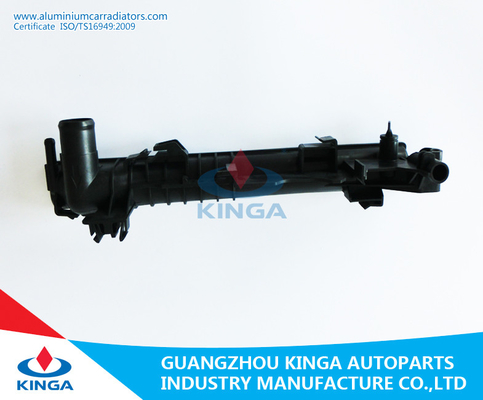 China OEM 9065000002/0101/0202 dos tanques do radiador da substituição da TA do velocista 06 de Mercedes deixado fornecedor
