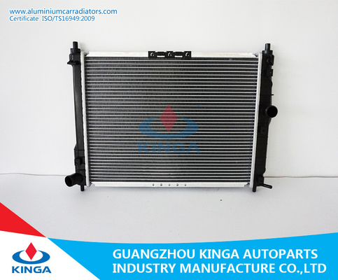 China Auto radiador de Daewoo dos jipes das camionetes para o núcleo de alumínio de Nubria Mt com tanques plásticos fornecedor