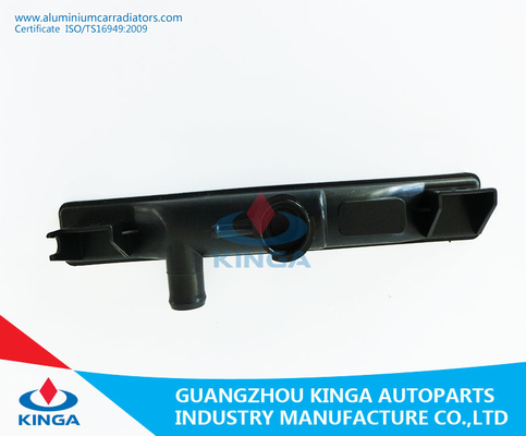 China O automóvel substitui solda o tanque plástico do radiador para TA 05 KJ-18032 rápida de Suzuki fornecedor
