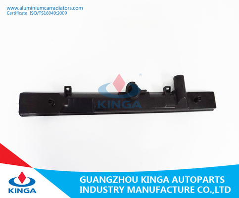 China O tanque de alumínio do radiador do líquido refrigerante do recolhimento L200 2.5D 4D56 de Nissan do radiador do excesso parte fornecedor
