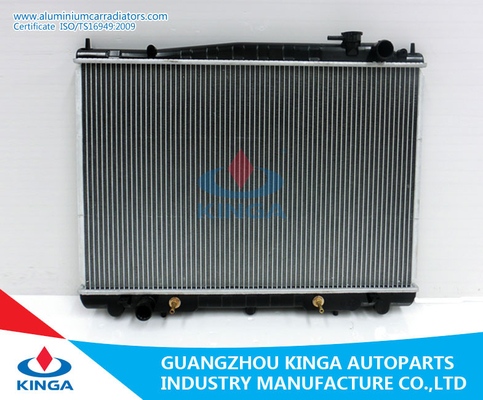 China Auto radiador do núcleo de alumínio para o caminhão 21460 2s810 de Datsun com tanque plástico fornecedor