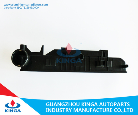 TA plástica direita OEM9065000002/0101/0202 do velocista 06 de Mercedes do radiador do tanque fornecedor