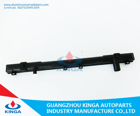 Tanque plástico do radiador do carro para OEM 2001 de SUZUKI GRAND VITARA 17700-52D00 fornecedor